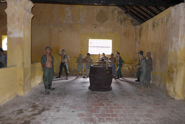 Tigerk�fig im Museum Con Dao Vietnam