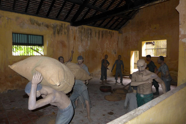 Tigerk�fig im Museum Con Dao Vietnam